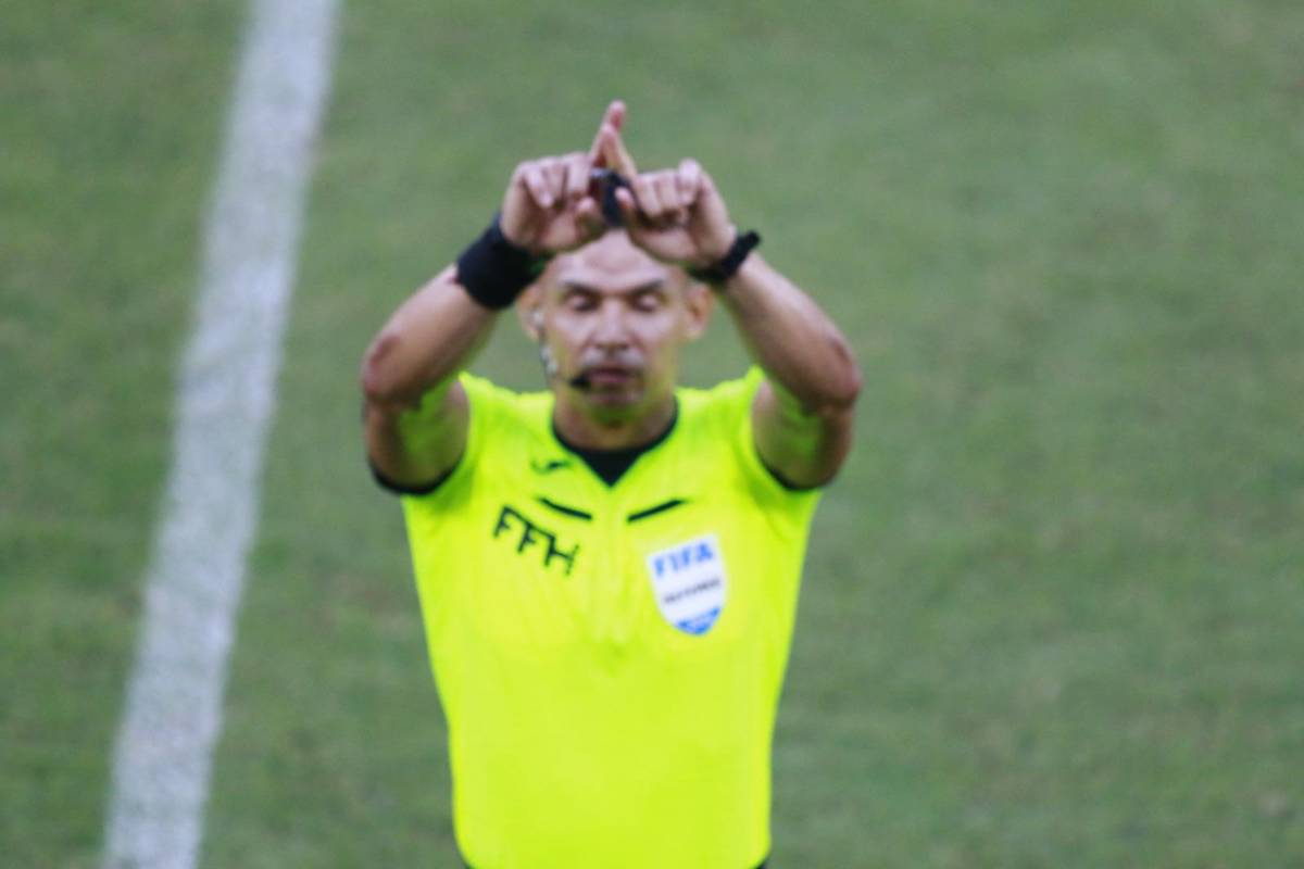 Novia de jugador captada, sorpresa con Wilmer Velásquez y villano de Olimpia ante Marathón
