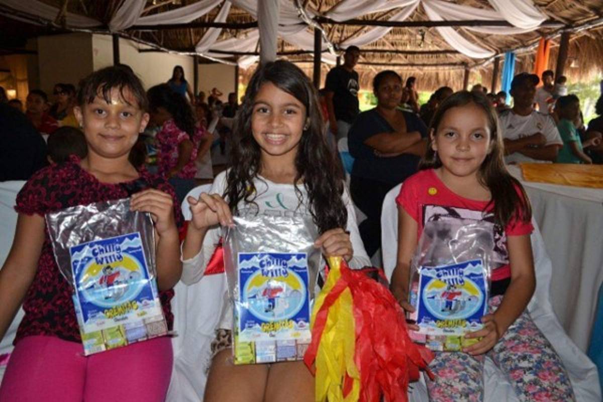 Niños son agasajados por Lacthosa-Sula