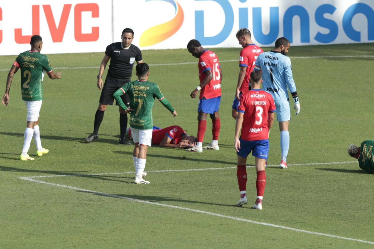 Pelea entre jugadores, fuerte polémica arbitral en gol de Marathón y Olimpia sale herido del Yankel