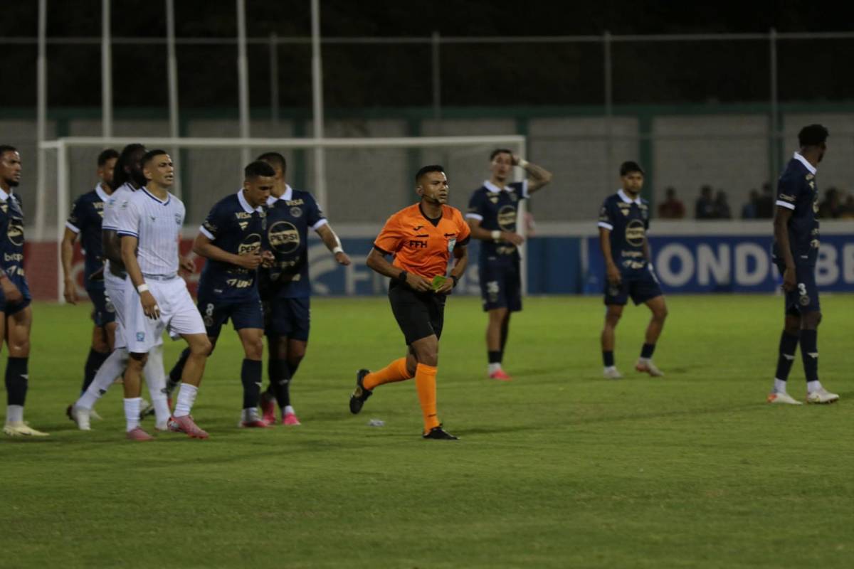 Polémico penal, ayuda del FVS y zafarrancho entre jugadores del Motagua y Génesis