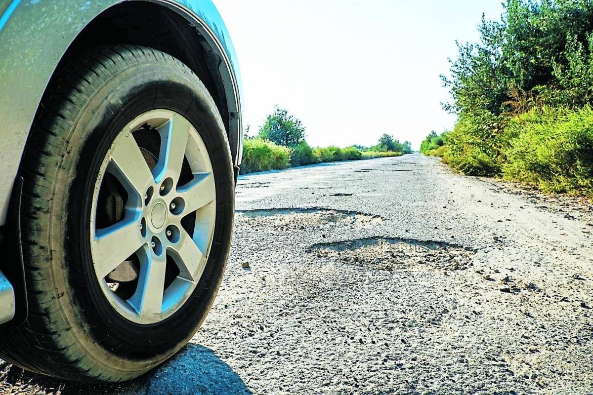 Daños por baches en su automóvil