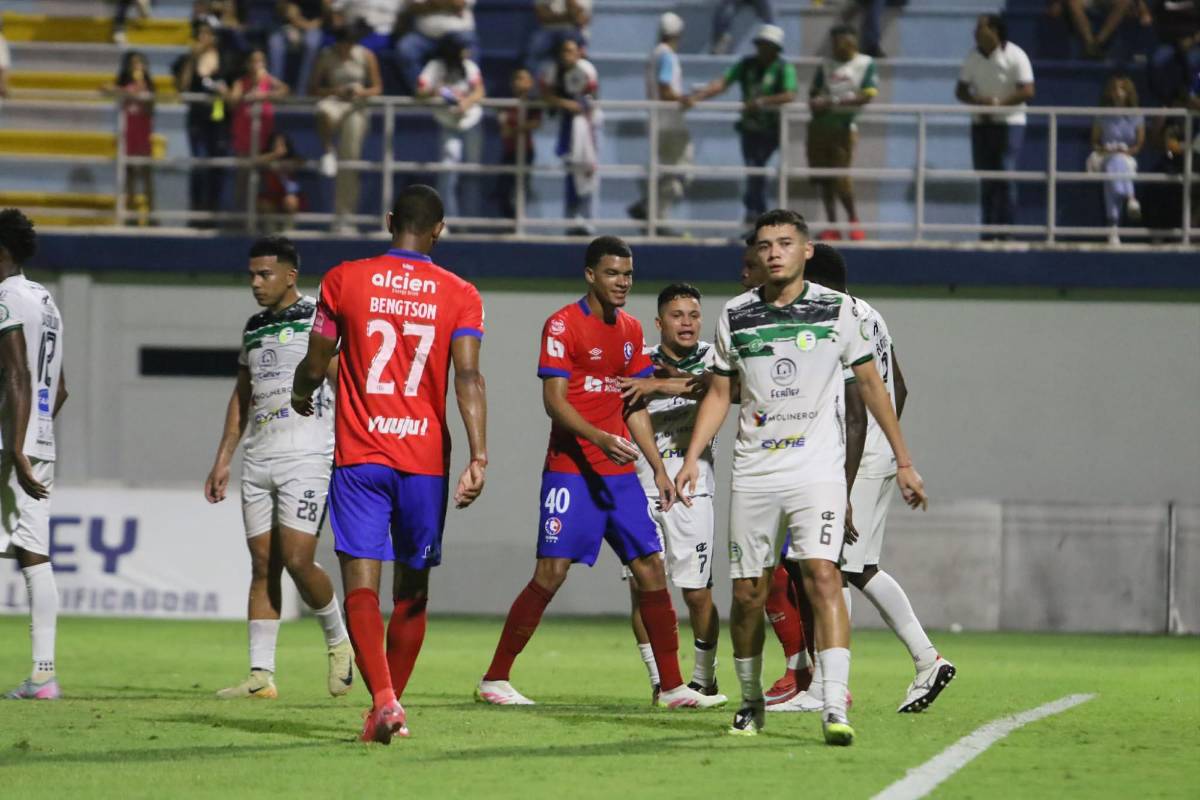 Lindas chicas, el infiltrado, gesto de Espinel y festejo de Olimpia tras vencer al Juticalpa FC