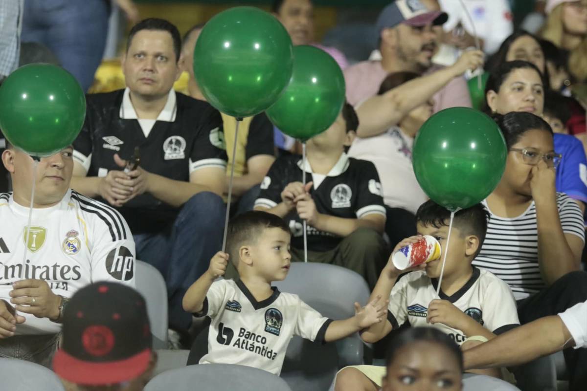 Las bellas chicas en el Morazán, alarma en el Olimpia y el pedido de un aficionado