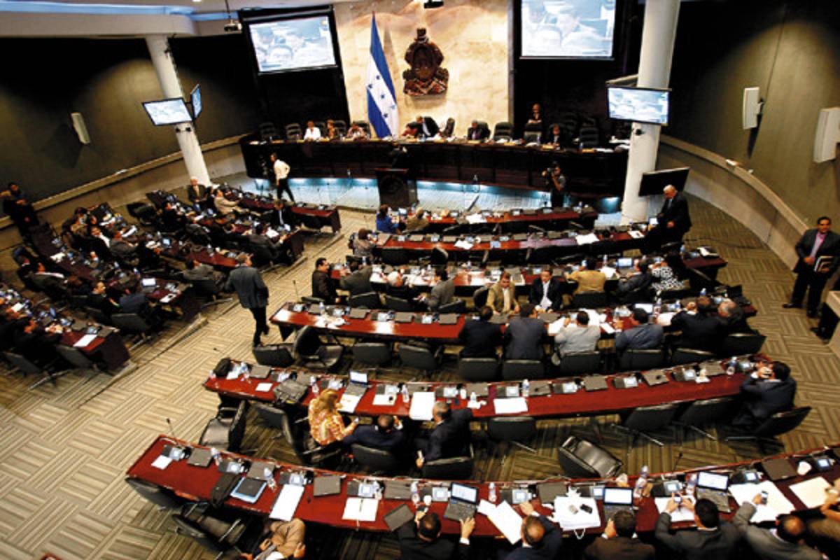 Dudas ante polémico alquiler de lanchas para la Fuerza Naval