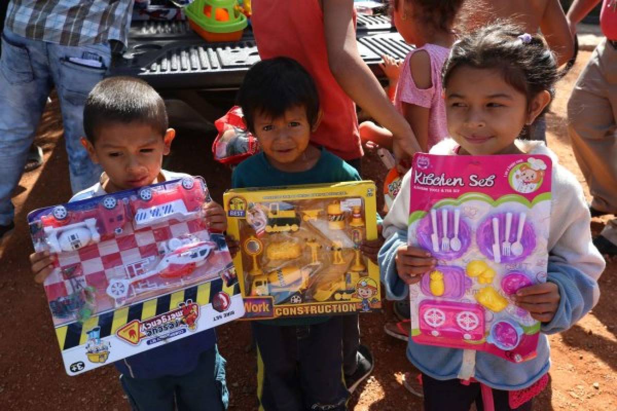 Dibujamos enormes sonrisas en los rostros infantiles en Los Pinos de Tegucigalpa