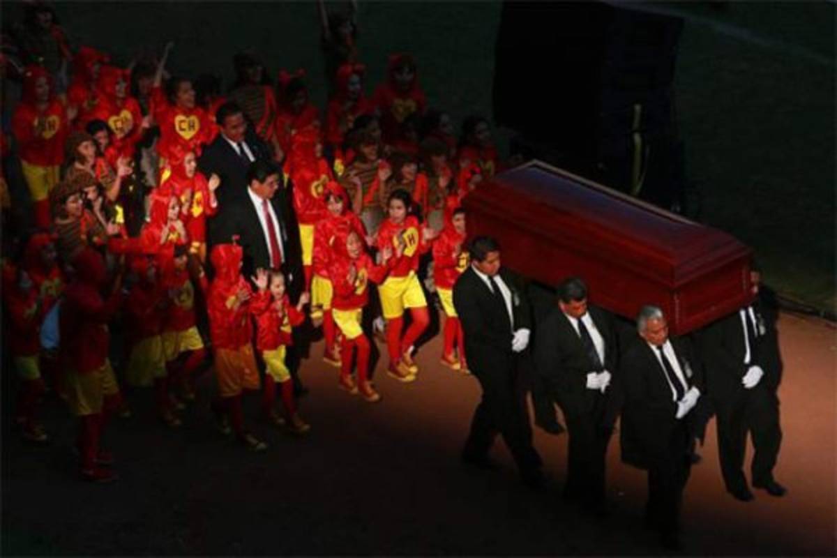 ¿El fantasma de 'Chespirito' en su funeral?