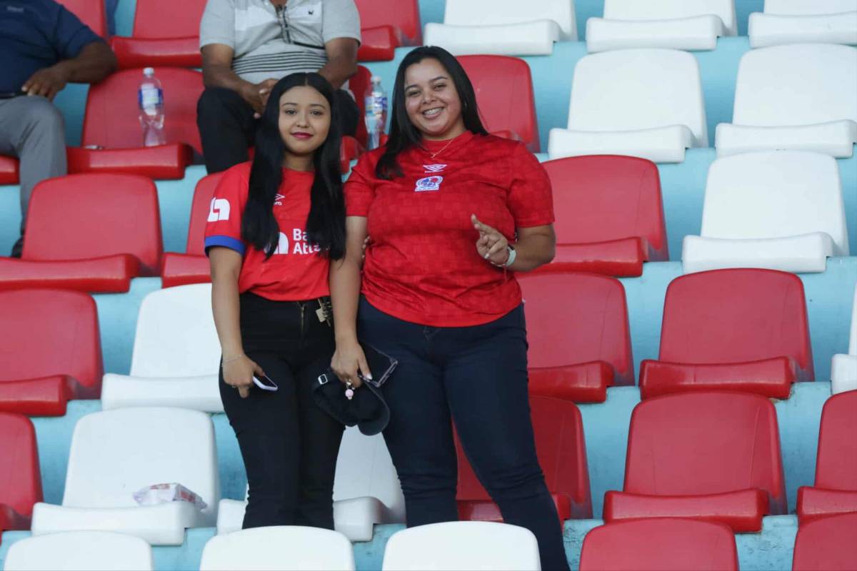 Sufrimiento de Espinel, lindas chicas y felicidad de Olimpia tras vencer a Platense en el Nacional