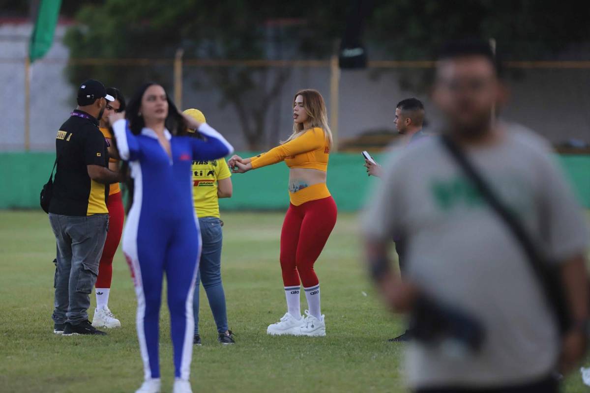 Bellas chicas llenan Choloma para partido ante el Olimpia