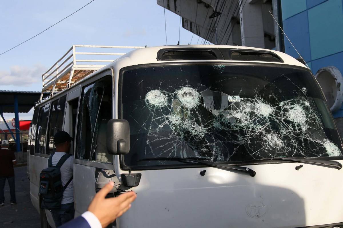 Motivo de la pelea de barras, terror en las afueras del Nacional y Olimpia hace sufrir a Motagua