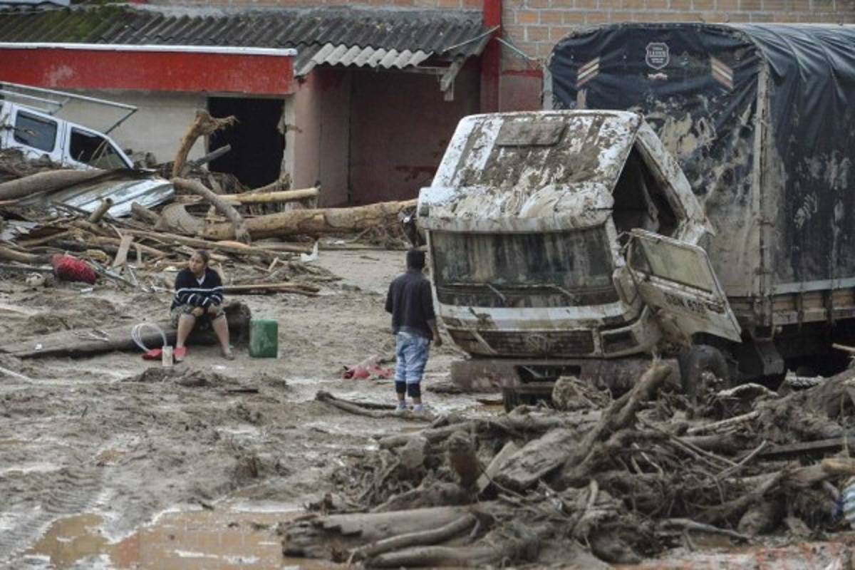 Colombia busca supervivientes de avalancha que dejó 200 muertos