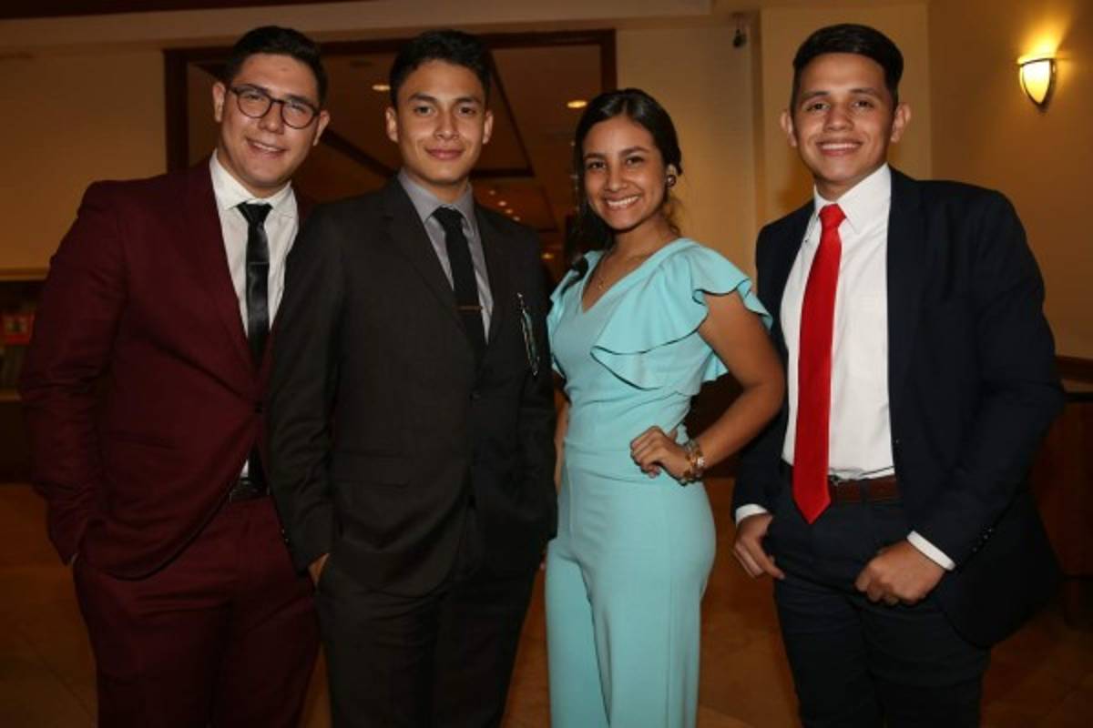 noche de recuerdo entre compañeros