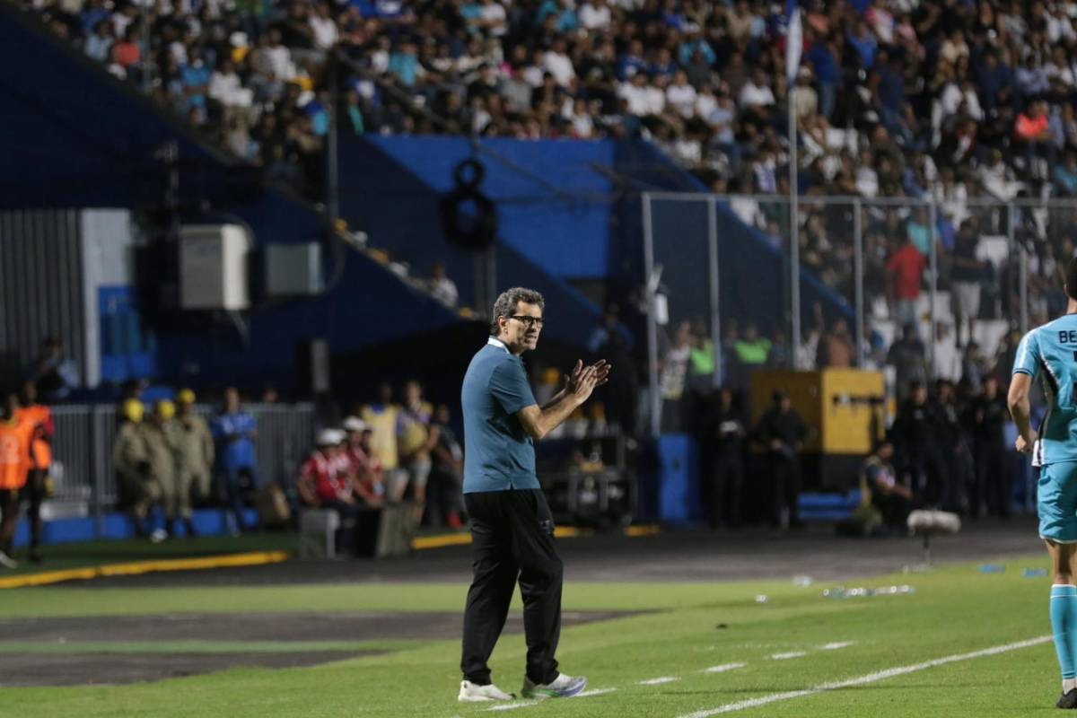 Linda esposa de futbolista captada, héroe de Honduras y charla secreta ante Jamaica en Concacaf