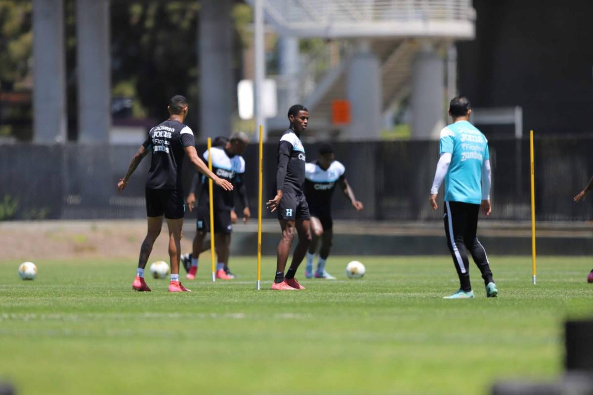 Honduras vs México: Rueda planea su alineación titular y futbolista sorprendió con gesto