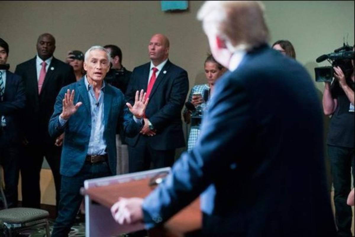 Donald Trump expulsa a Jorge Ramos de conferencia de prensa