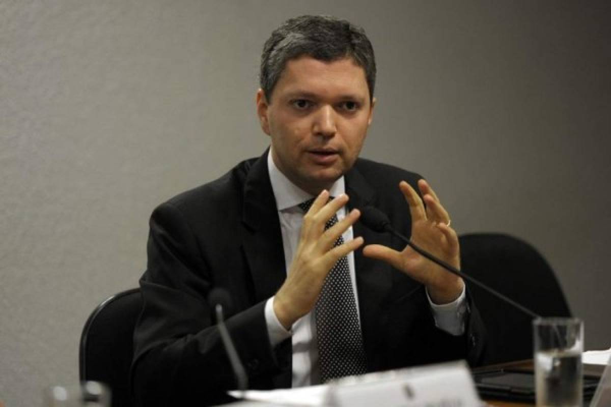 Brasil: cae otro ministro por criticar operación anticorrupción en Petrobras  