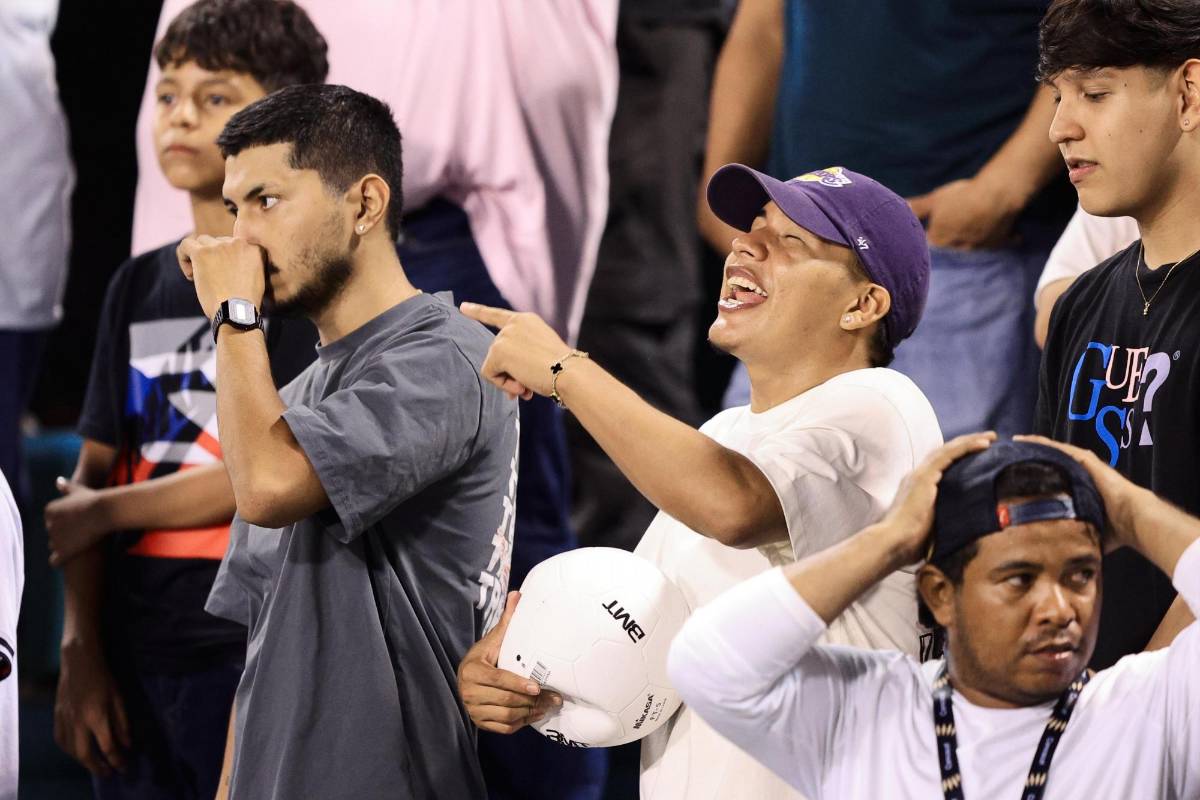 Jon Z hizo vibrar estadio Olímpico de Honduras con sus éxitos en partido de tiktokers