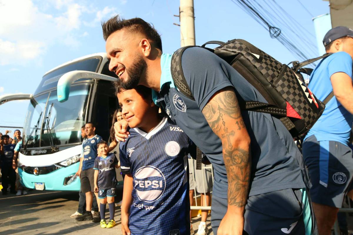 Lindas chicas, exministro sorprende y gesto de Javier López: Ambiente en el Motagua vs Génesis PN