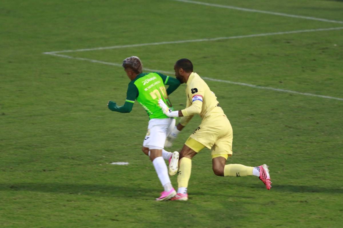 Novia de jugador captada, sorpresa con Wilmer Velásquez y villano de Olimpia ante Marathón