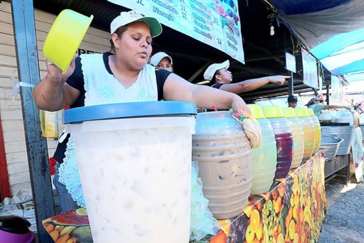 Un recorrido por la Feria del Agricultor y el Artesano