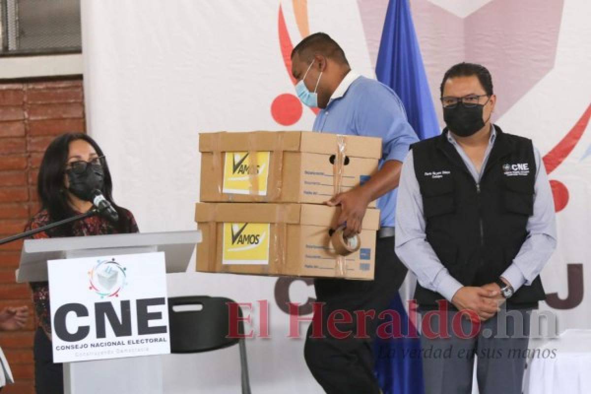 Partidos acuden al CNE y presentan planillas en los tres niveles electivos (FOTOS)