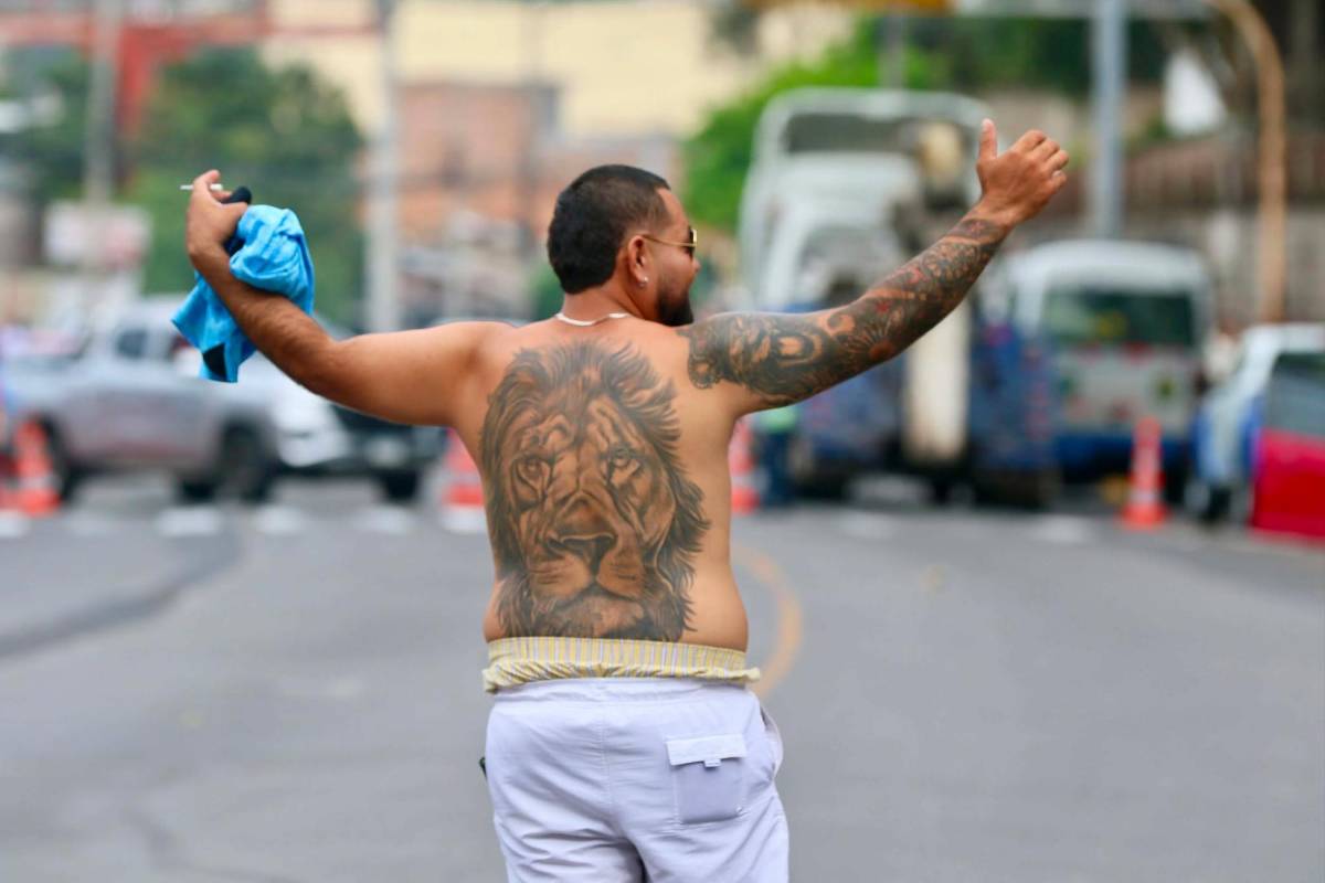 Olimpia vs Motagua: Ambiente, lindas periodistas deslumbran y barra se enfrenta a la Policía Nacional