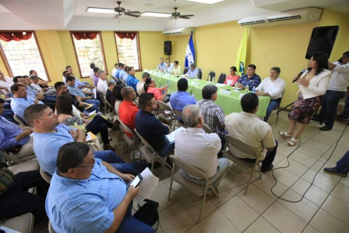 Alcaldes de Honduras respaldan reelección presidencial