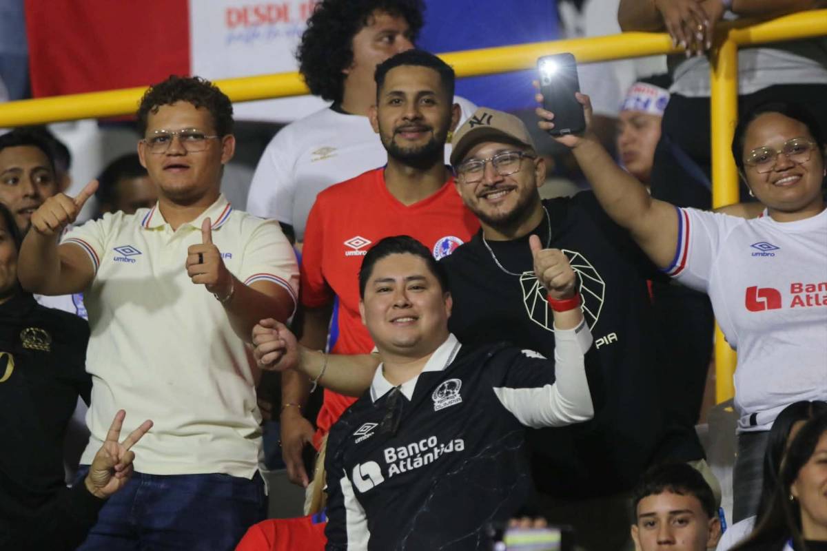 Llenazo en el Nacional y bellas chicas cautivan en semifinal de Olimpia ante Cartaginés