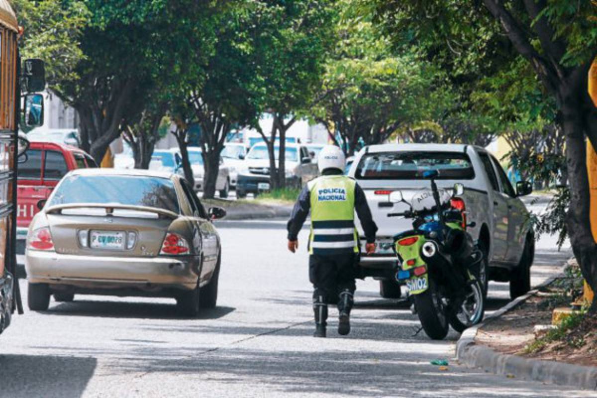 'El terror de los infractores de tránsito, por su honradez”