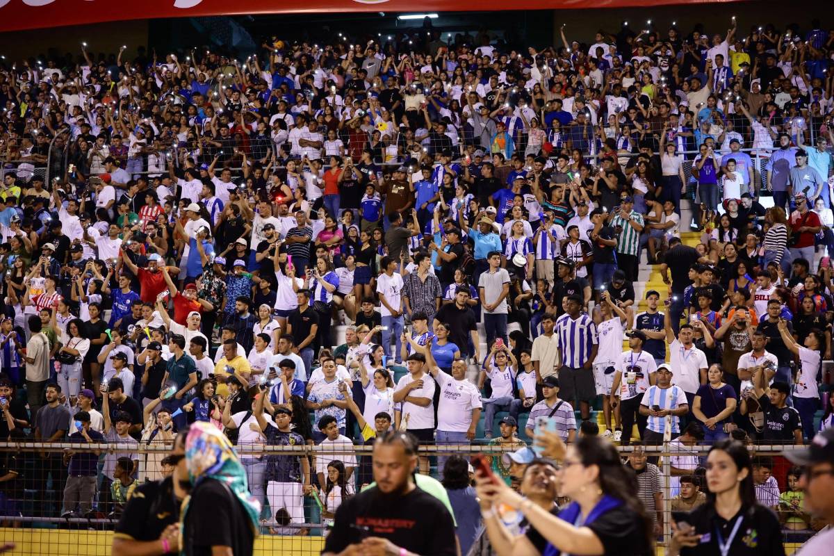 Jon Z hizo vibrar estadio Olímpico de Honduras con sus éxitos en partido de tiktokers