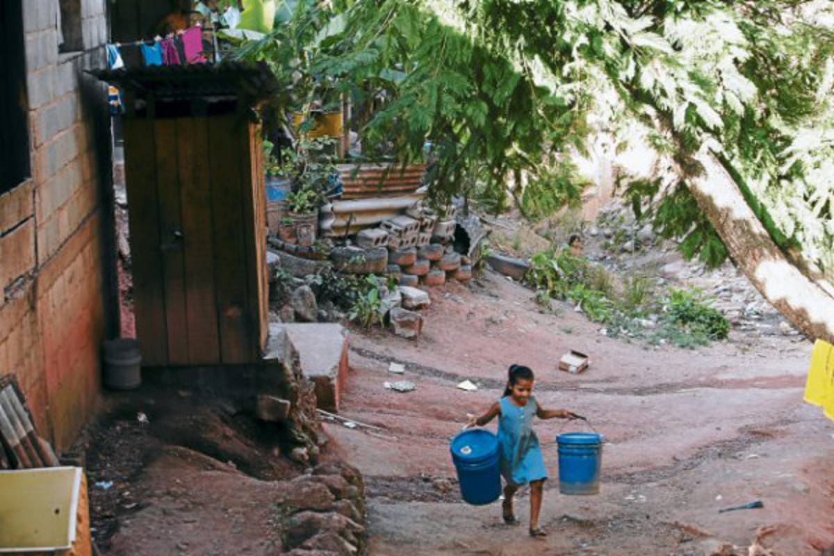 Aguas de San Miguel podría reemplazar al SANAA