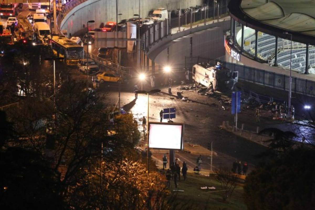 Explosiones cerca de estadio de fútbol turco dejan al menos 15 muertos y heridos