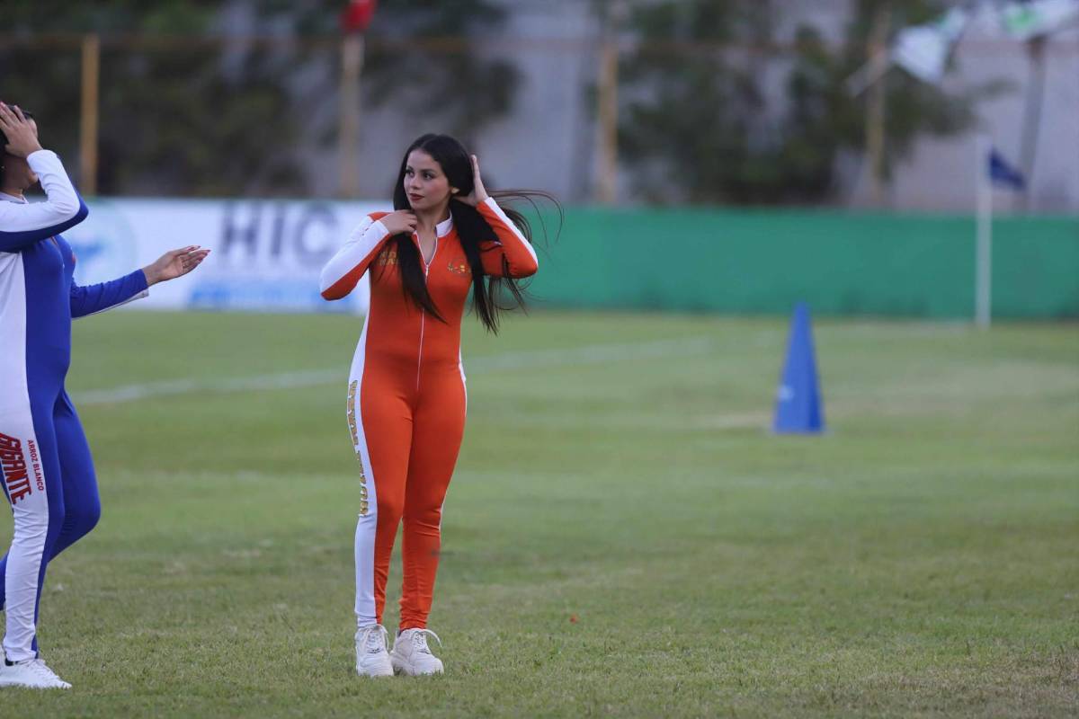 Bellas chicas llenan Choloma para partido ante el Olimpia