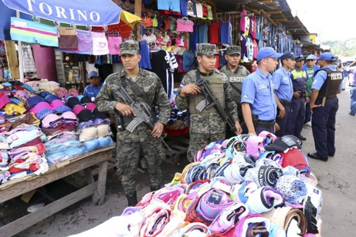 Control en cada cuadra mantienen en los mercados