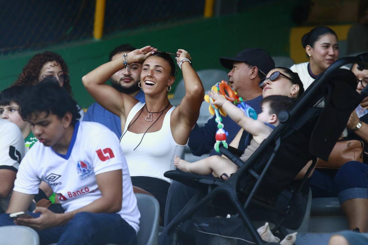 Novia de jugador captada, sorpresa con Wilmer Velásquez y villano de Olimpia ante Marathón