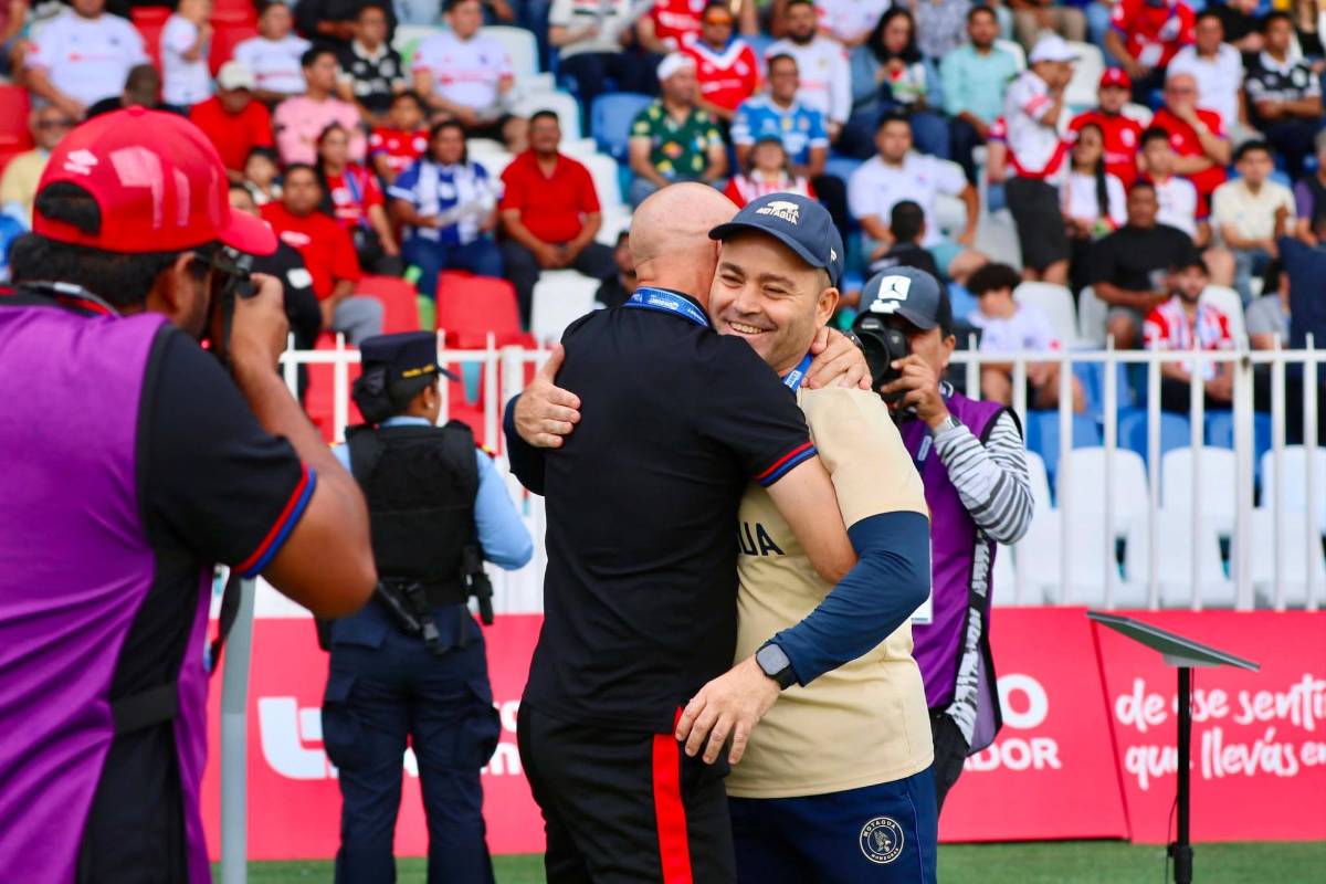 Olimpia humilla a Motagua, jugador sale herido, visita especial y sorprende lo que hicieron los DT
