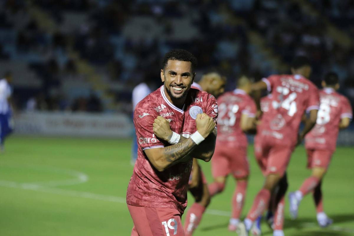 En fotos: Pelinegra deslumbra, La Ceiba se viste de gala y el show de Motagua ante Victoria