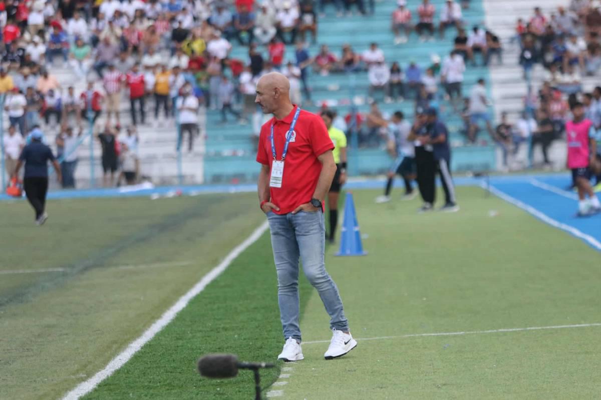 Eduardo Espinel y las razones que lo impulsaron a poner la renuncia en Olimpia