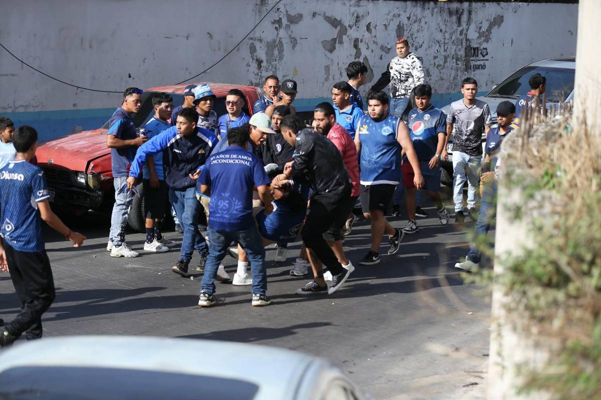 Oficial: Cantidad de casquillos de bala, heridos y daños tras pelea de barras de Olimpia y Motagua