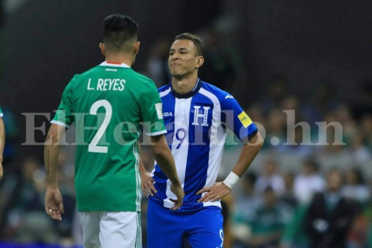 Erick Andino ve al cielo y se lamenta la derrota ante México (Foto: Ronal Aceituno/OPSA)