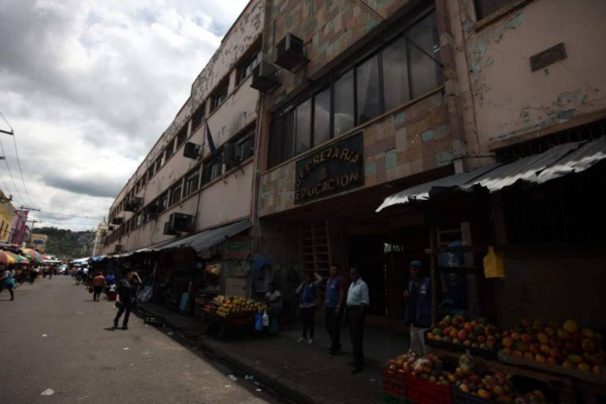 Unos 3,500 vendedores invaden a diario las aceras de Comayagüela