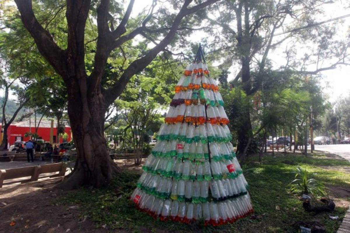 Espléndidas obras de arte navideño engalanan las calles de la capital