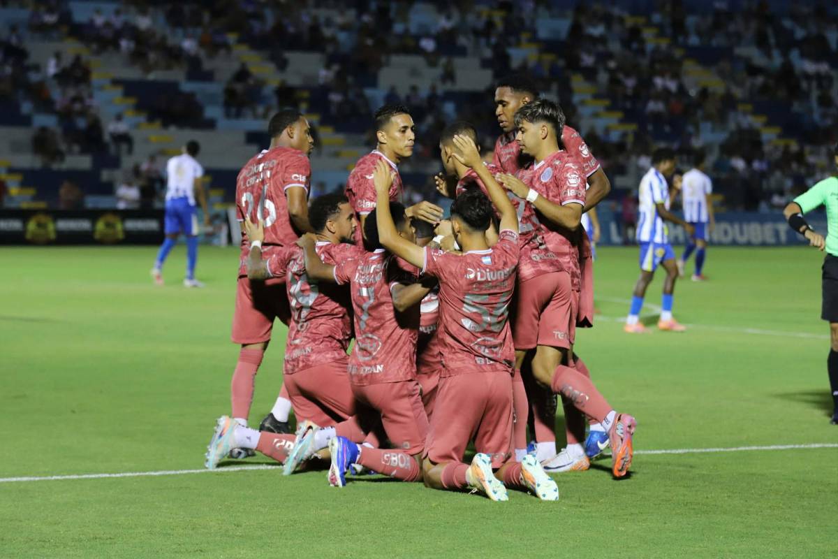 En fotos: Pelinegra deslumbra, La Ceiba se viste de gala y el show de Motagua ante Victoria