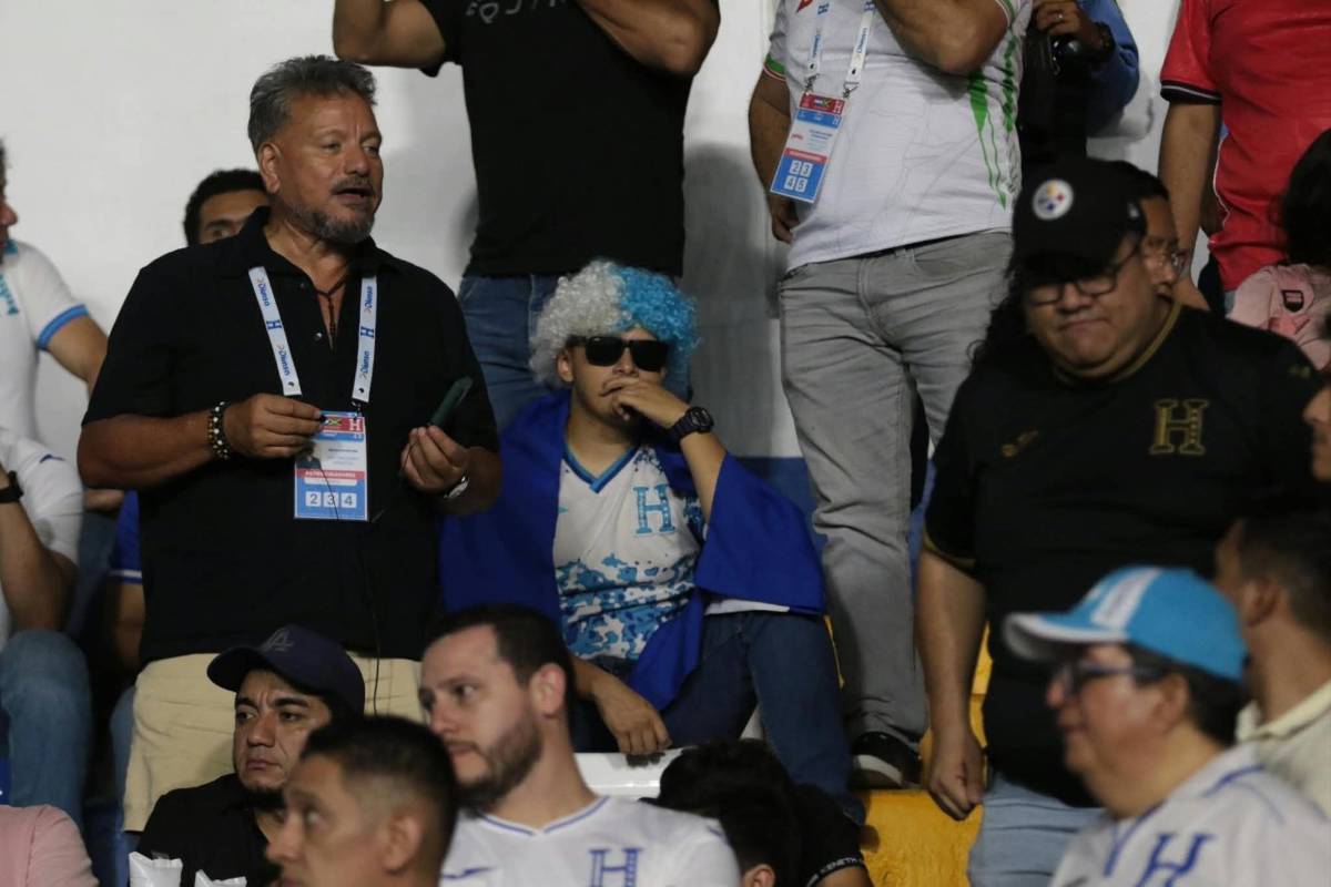 Linda esposa de futbolista captada, héroe de Honduras y charla secreta ante Jamaica en Concacaf