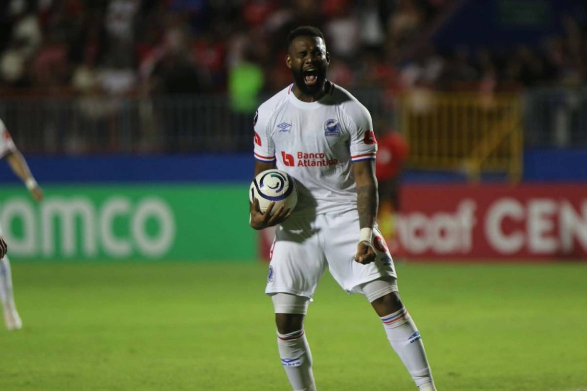 Tristeza de Olimpia, jugador de Cartaginés se burla de la Ultra, leyenda presente y villano en Concacaf
