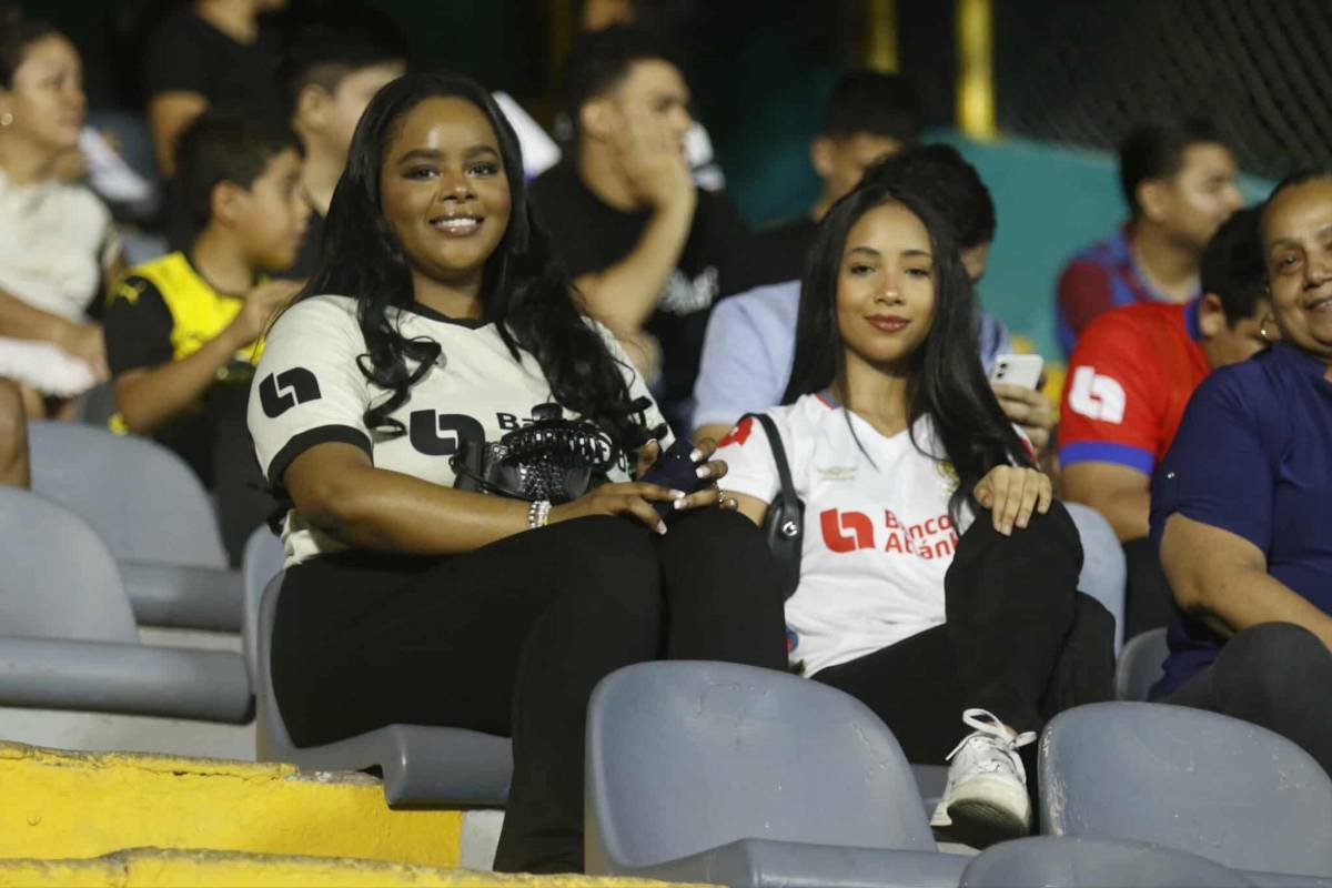 Bellas chicas del Olimpia llenan el Morazán para clásico ante el Real España