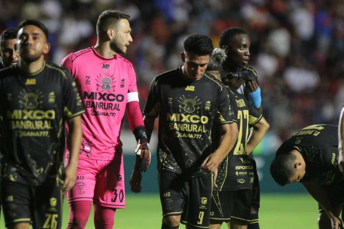 Polémica arbitral, sorprende héroe de Olimpia y sufrimiento ante Mixco en Copa Centroamericana