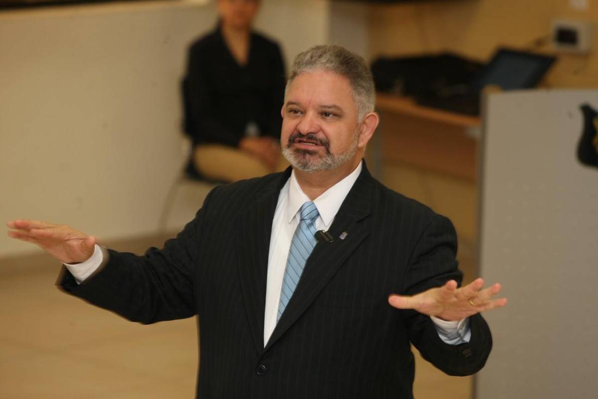 Sectores lamentan deceso de exministro de Educación Carlos Ávila Molina