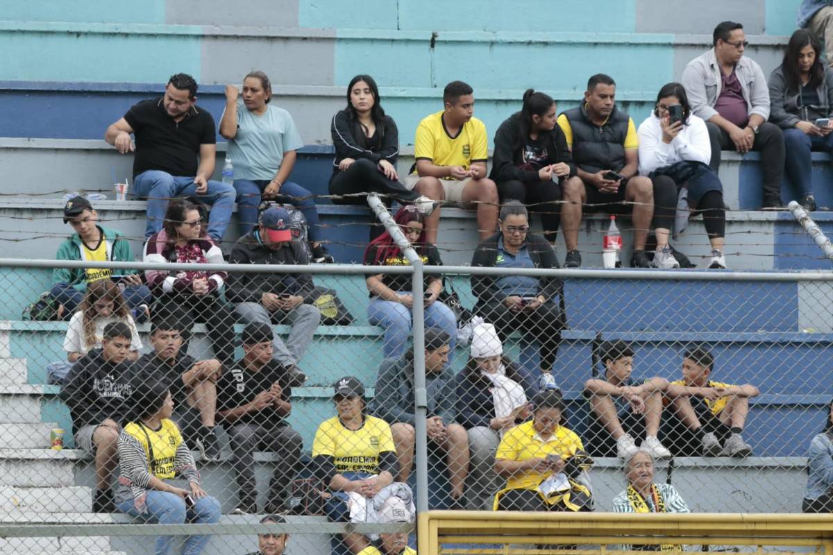 Periodista enamora, argentino sorprende, pleito de aficionados y héroe de Real España ante Motagua