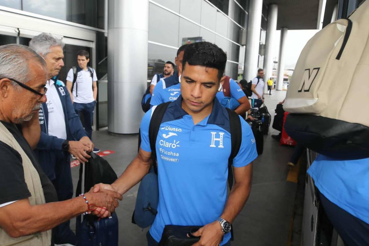 Con cara de pocos amigos llegaron seleccionados de Honduras a Tegucigalpa