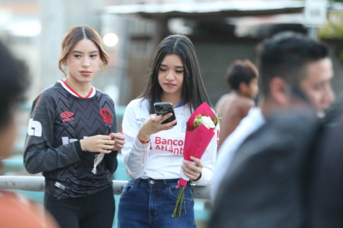 Bellas chicas, show de la Ultra Fiel, reconocimiento a figuras del Olimpia y los nuevos fichajes